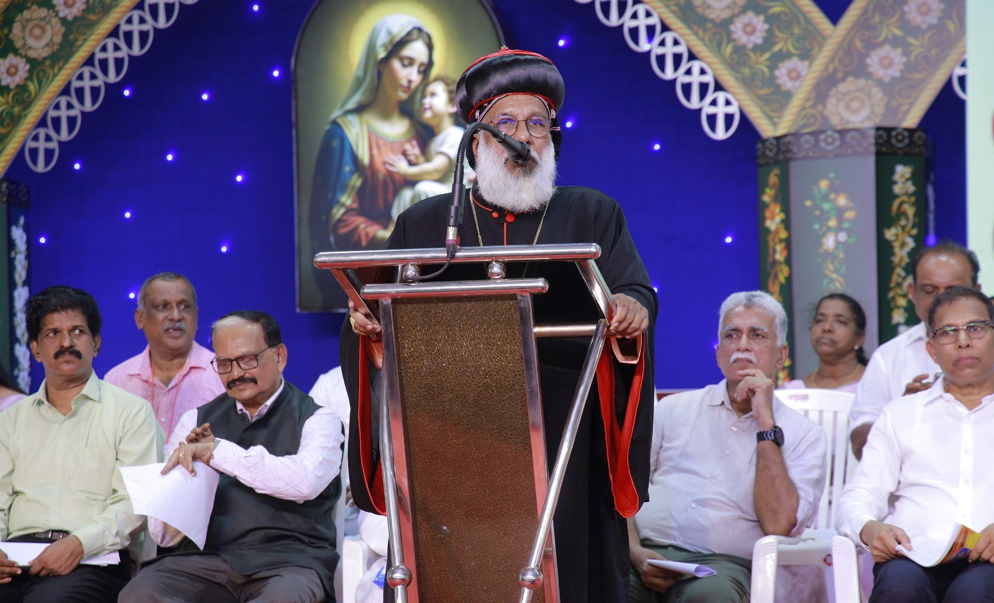 വിശ്വാസ സാക്ഷ്യവുമായി ആയിരങ്ങൾ; അടൂരിൽ ആഗോള അത്മായ സംഗമം നടന്നു
